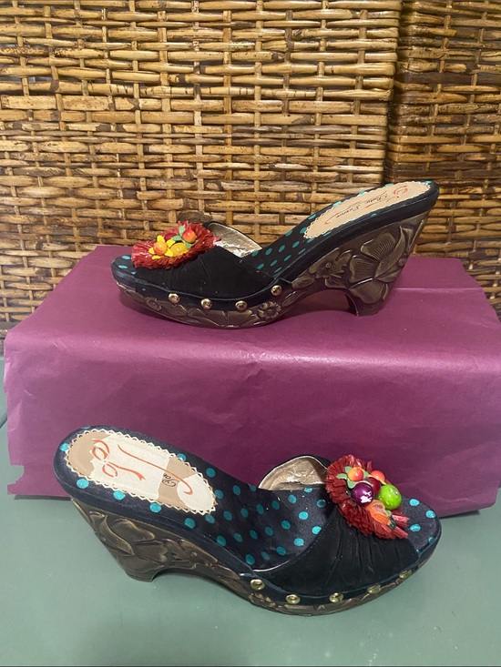 Poetic License Shoes - Poetic License All the Pretty Birds Fruit Salad Carved Wedge Sandals  7.5 *flaw